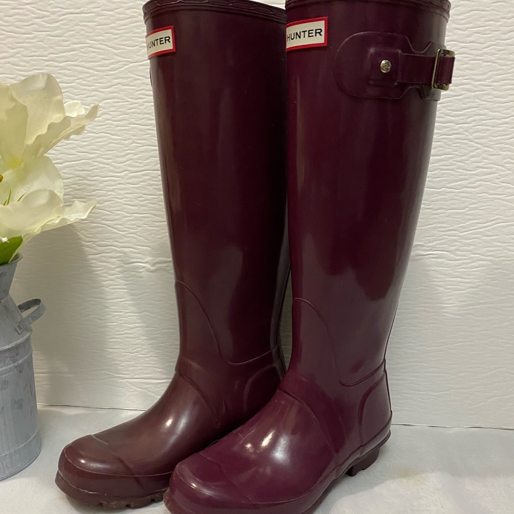 Hunter tall rain boots with black fleece socks